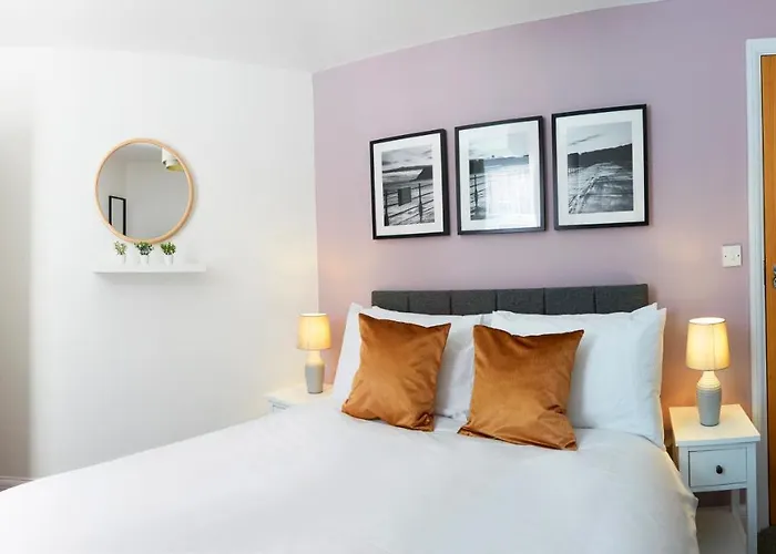 Charming 4-bed Townhouse On South Cliff *