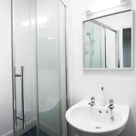 Holiday home Charming 4-bed Townhouse On South Cliff *