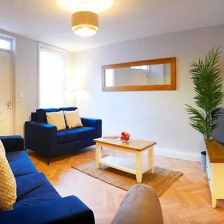 Holiday home Charming 4-bed Townhouse On South Cliff