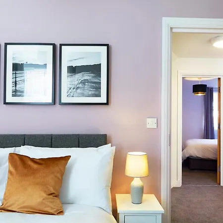 Charming 4-bed Townhouse On South Cliff *