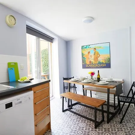 펜션 Charming 4-bed Townhouse On South Cliff 스카버러