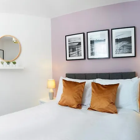 Charming 4-bed Townhouse On South Cliff *