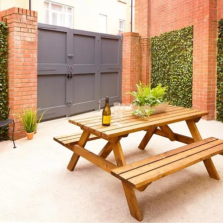 Dom wakacyjny Charming 4-bed Townhouse On South Cliff Scarborough