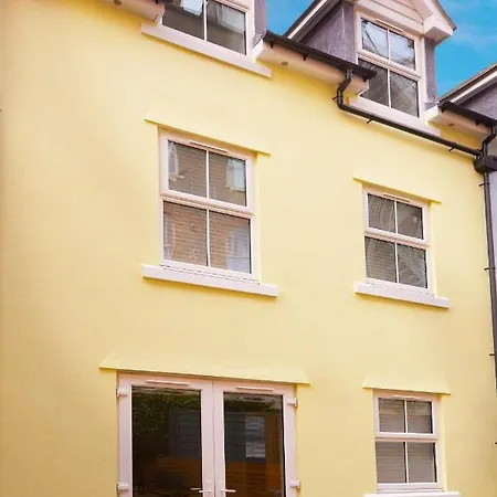 Charming 4-bed Townhouse On South Cliff *