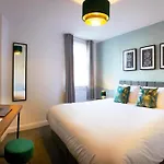 Charming 4-bed Townhouse On South Cliff 斯卡伯勒